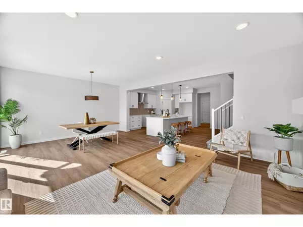 Edmonton, AB T6M2C4,20711 24 AV NW