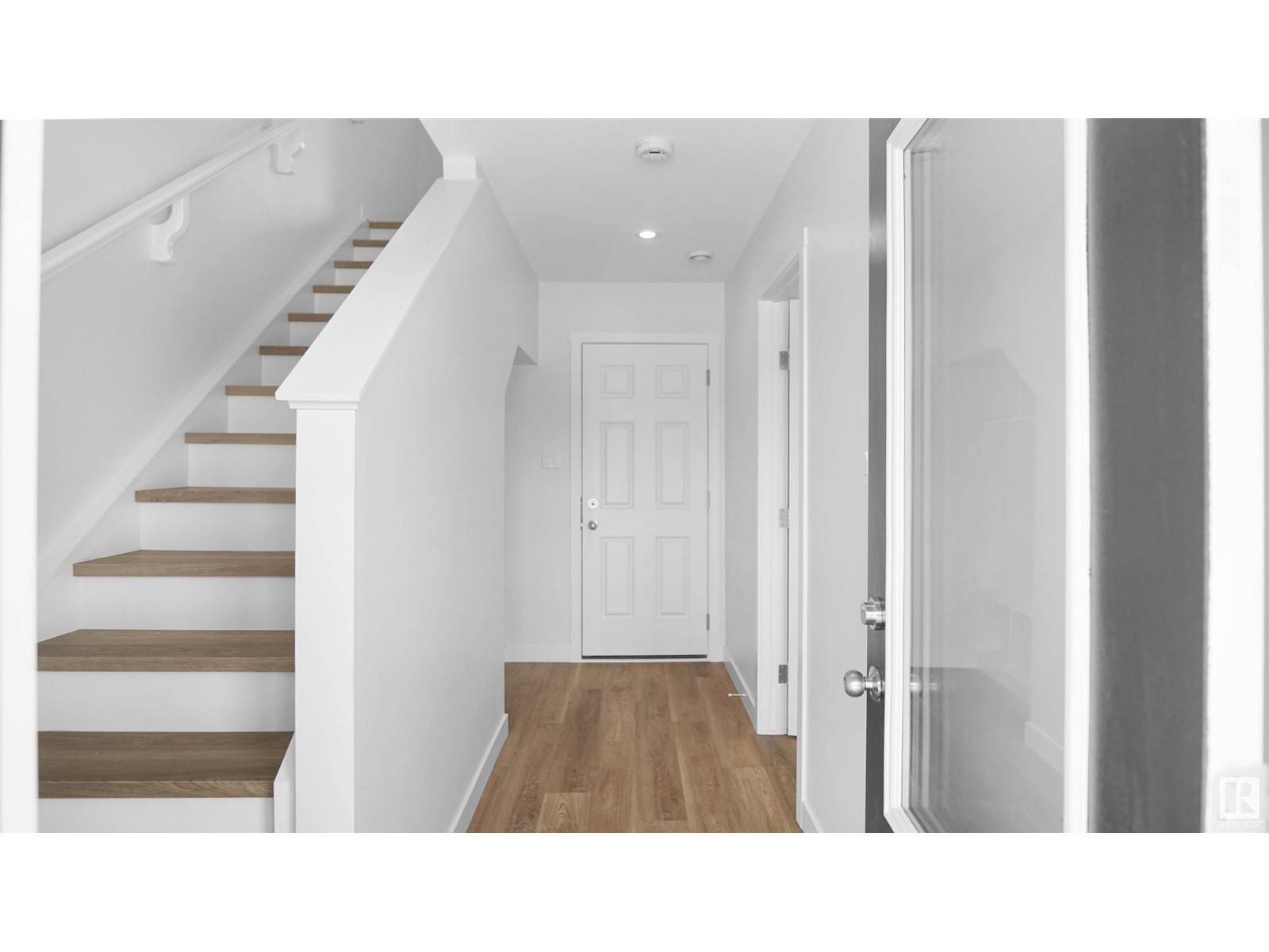 Edmonton, AB T6T1J1,932 19 AV NW