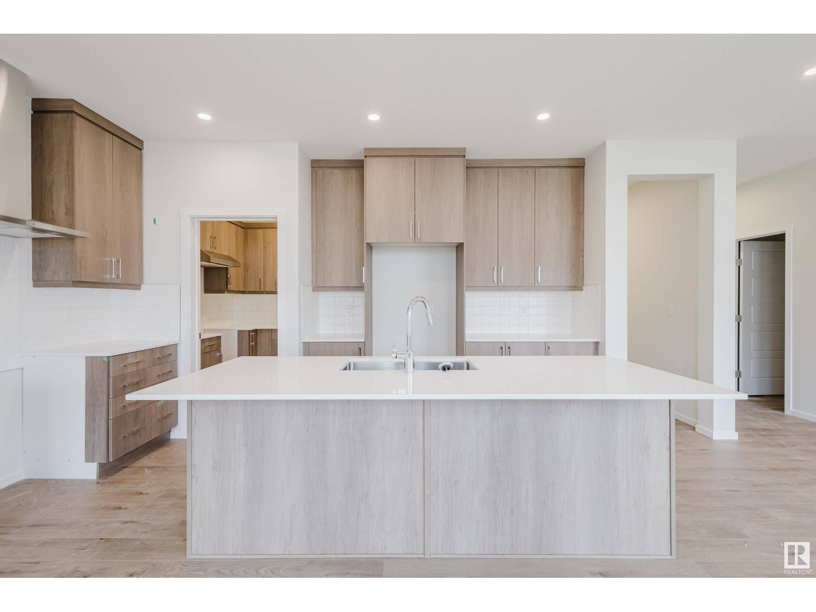 2116 209 ST NW, Edmonton, AB T6M2X6