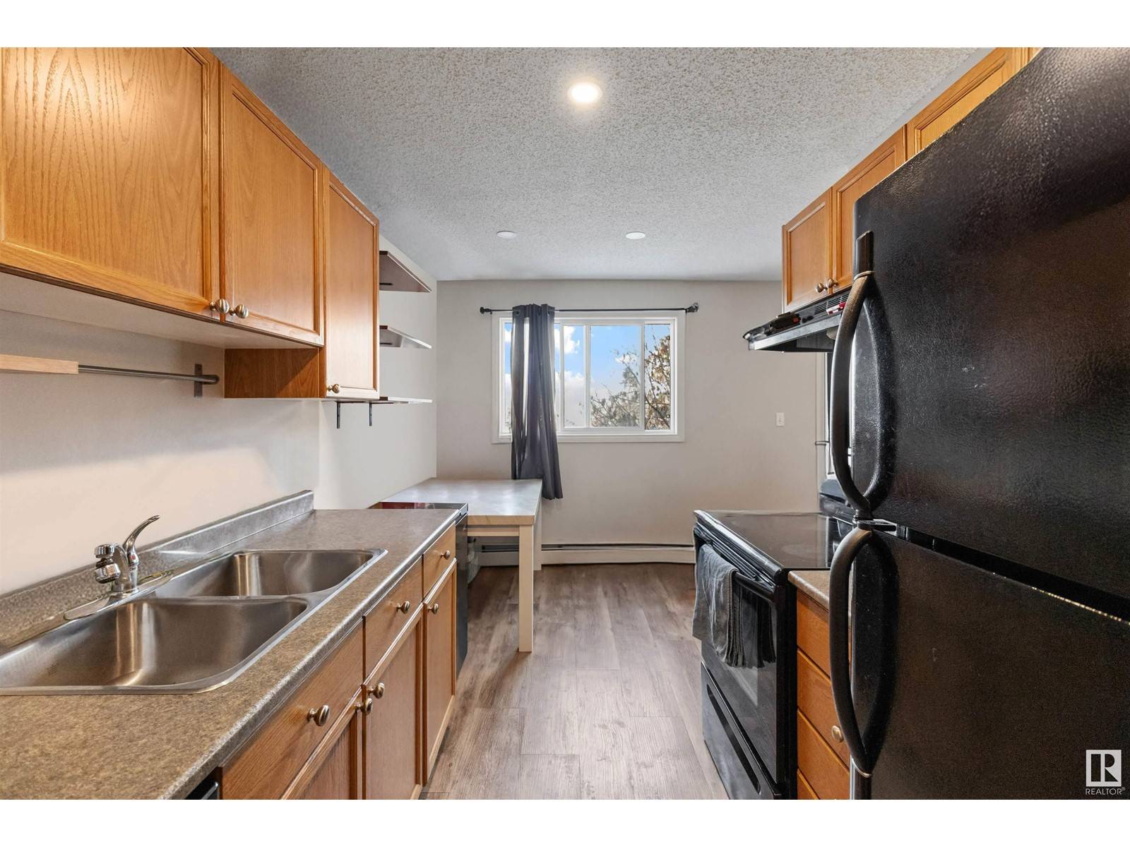 Leduc, AB T9E4P1,#9 4616 47 ST