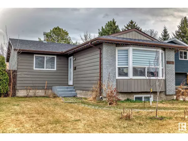 2047 49A ST NW, Edmonton, AB T6L2W9