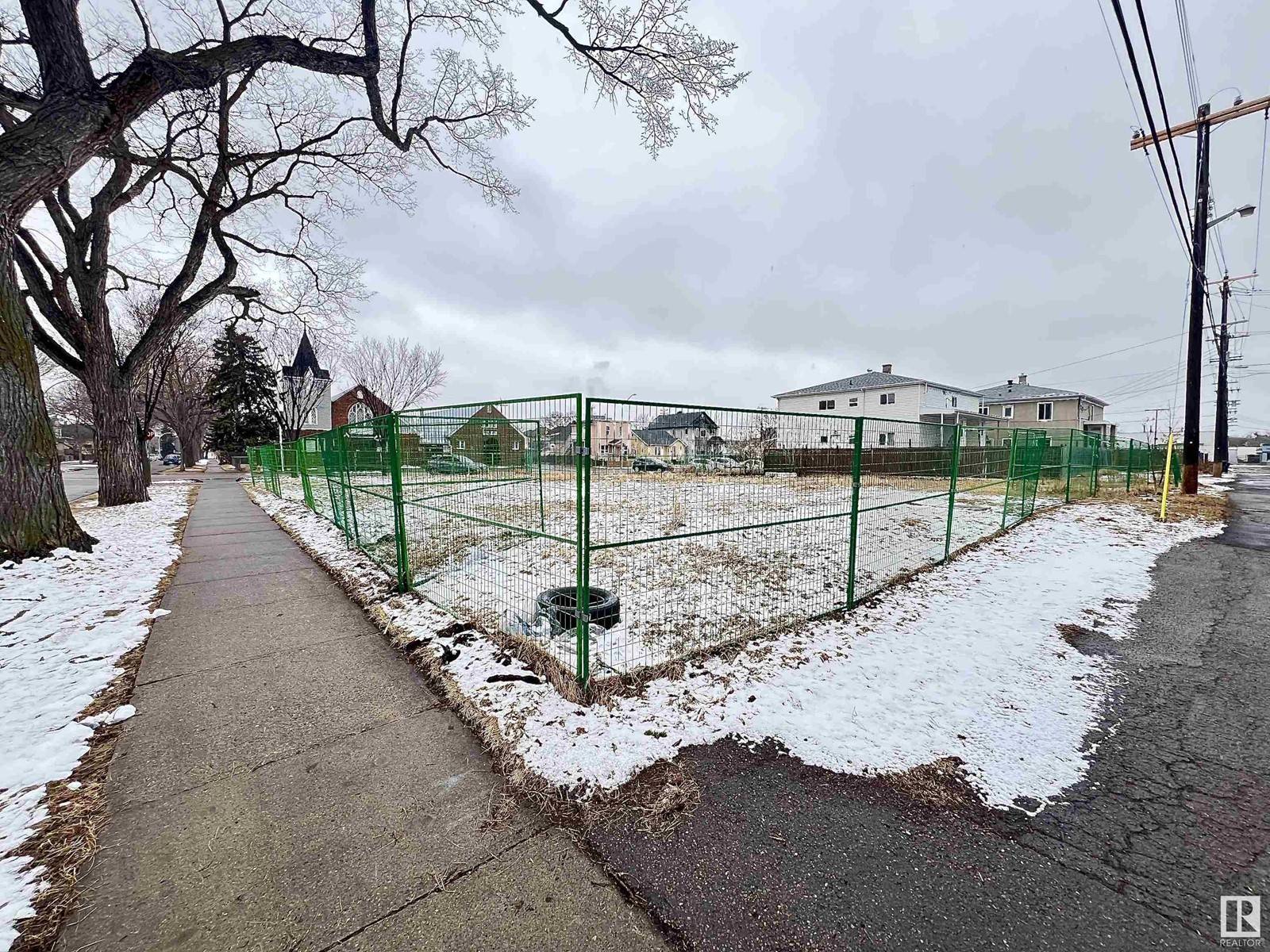 9544 110 AV NW, Edmonton, AB T5H1H4
