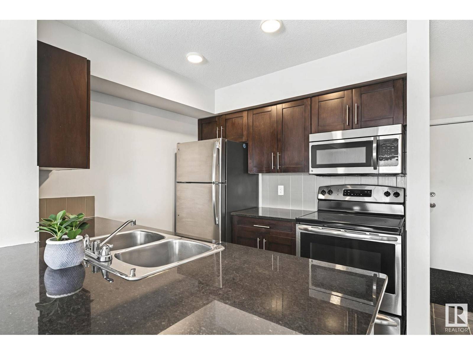 Edmonton, AB T6W2X9,#315 12035 22 AV SW