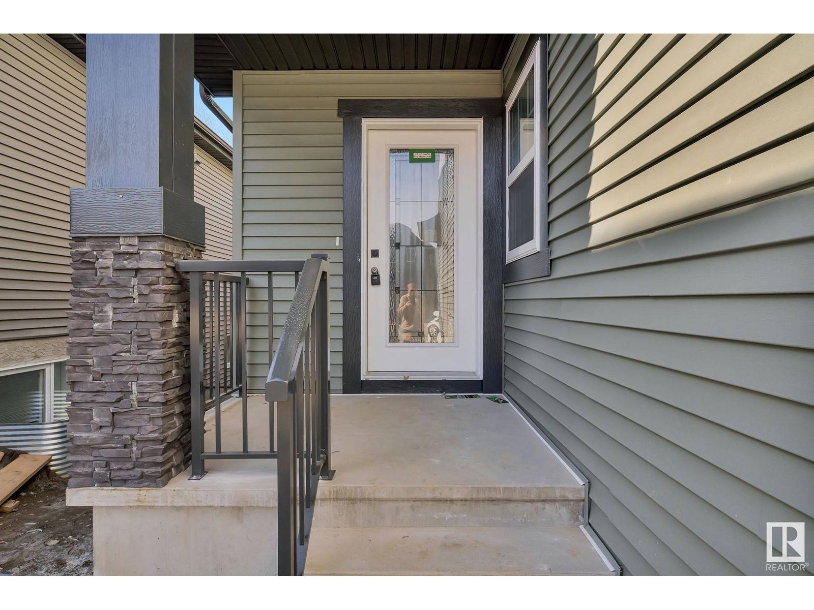 Edmonton, AB T6W5H2,3311 Chernowski Way SW