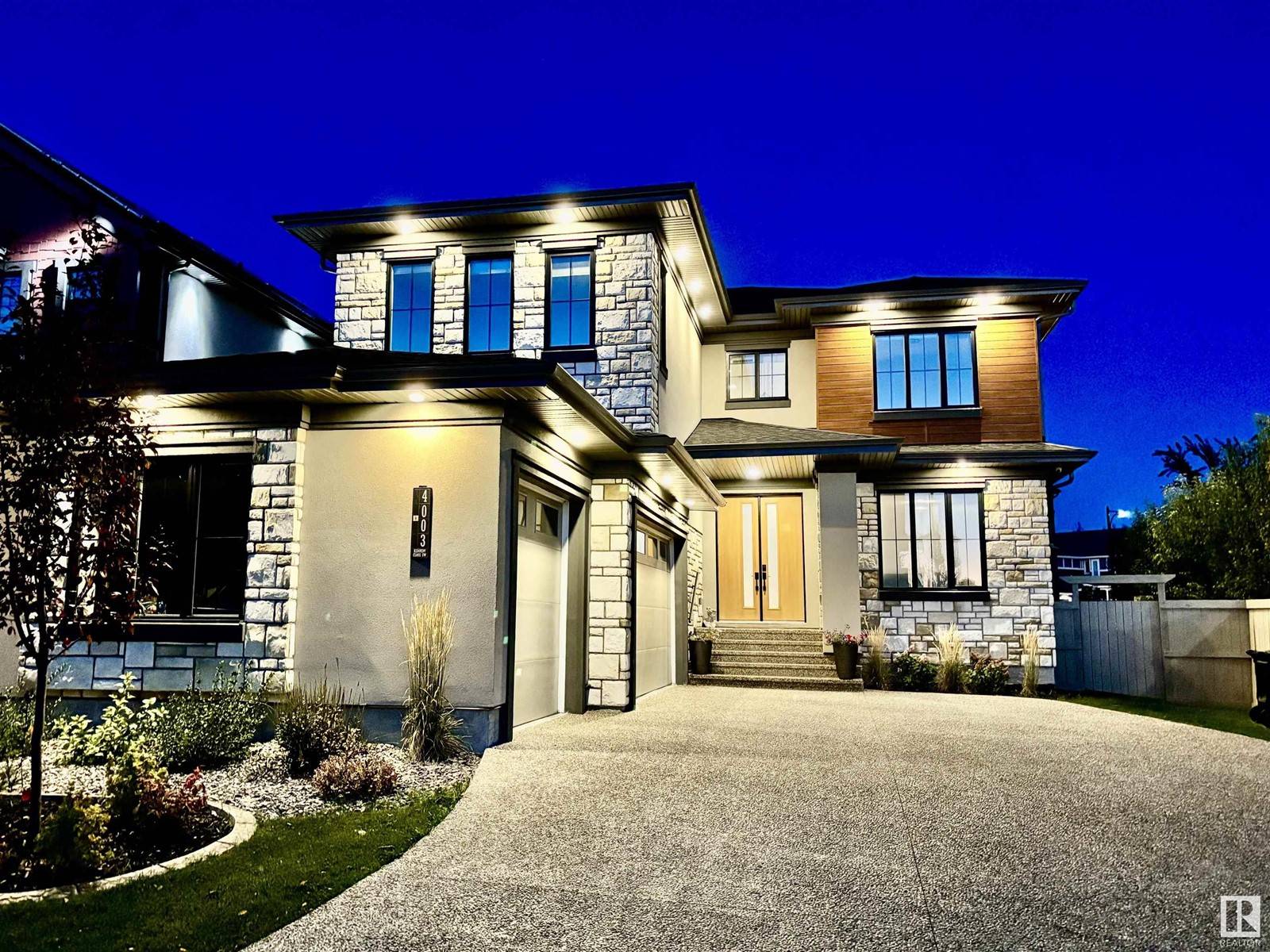 Edmonton, AB T6W3B1,4003 KENNEDY CL SW