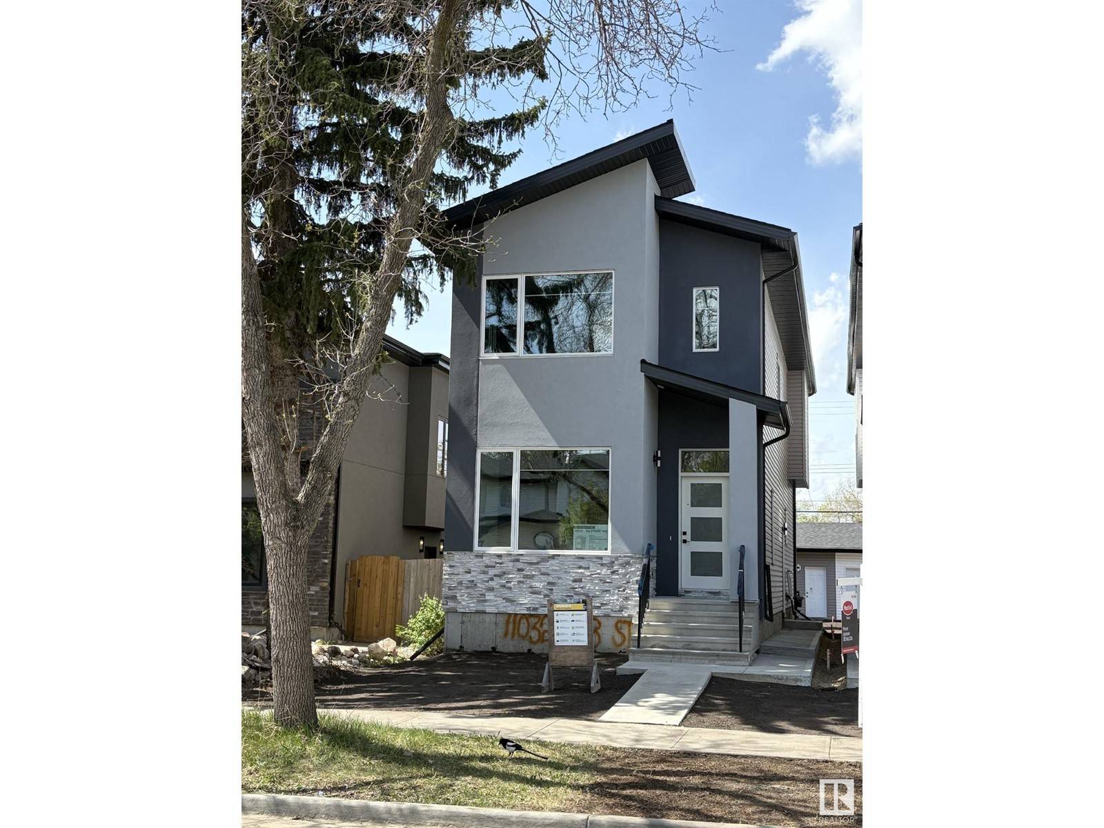 11032 128 ST NW NW, Edmonton, AB T5M0W6