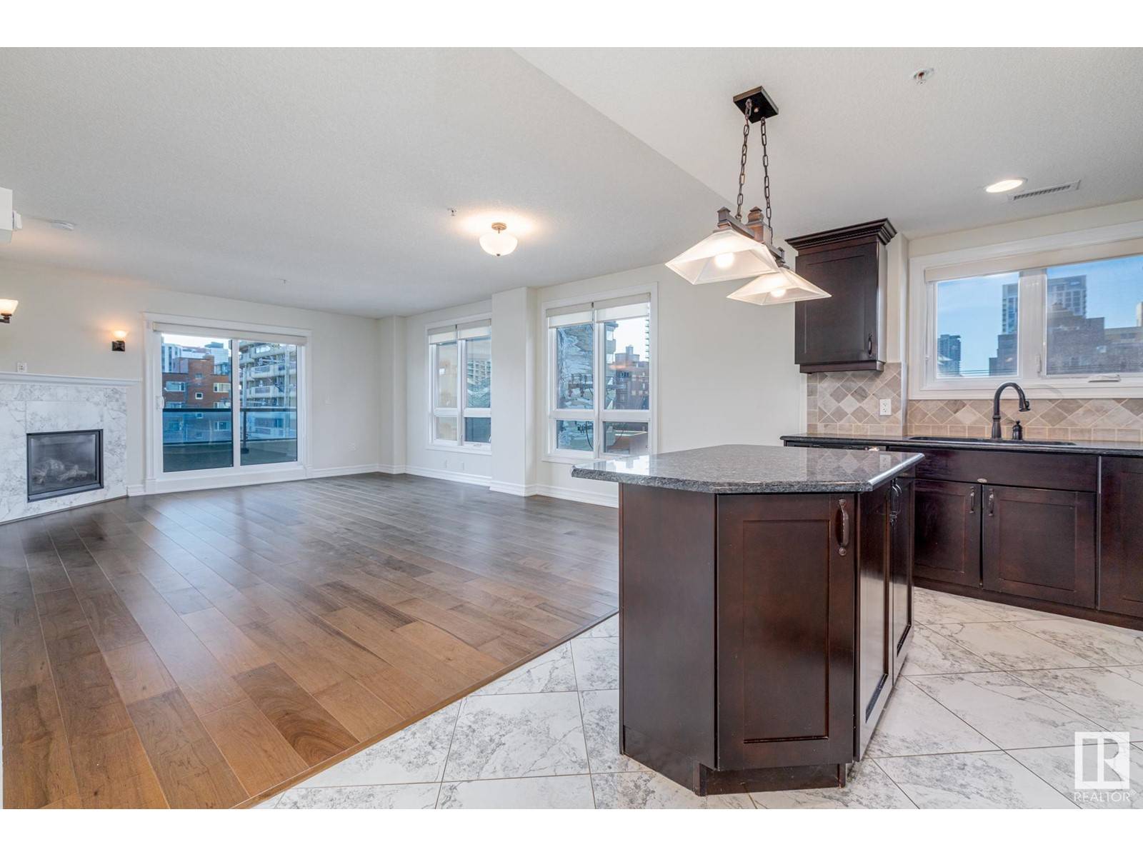 Edmonton, AB T5K1K6,#304 10142 111 ST NW NW