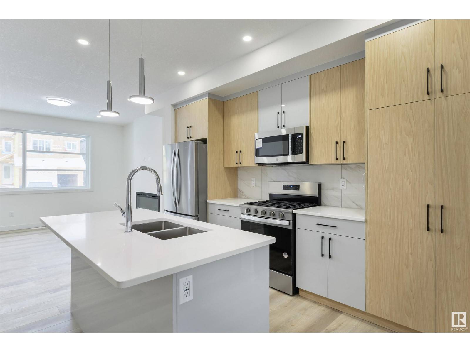 Edmonton, AB T6E6N1,136 28 ST NW