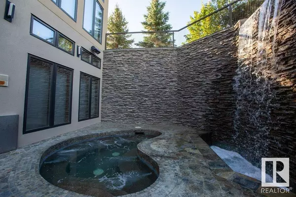 Edmonton, AB T6W0S1,56 WINDERMERE DR SW