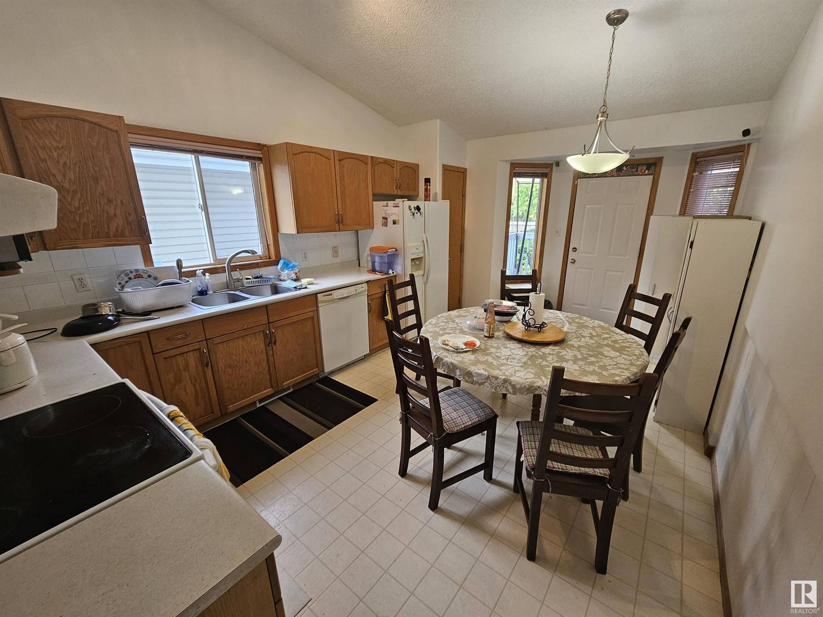 Sherwood Park, AB T8A5T6,479 RAINBOW CR