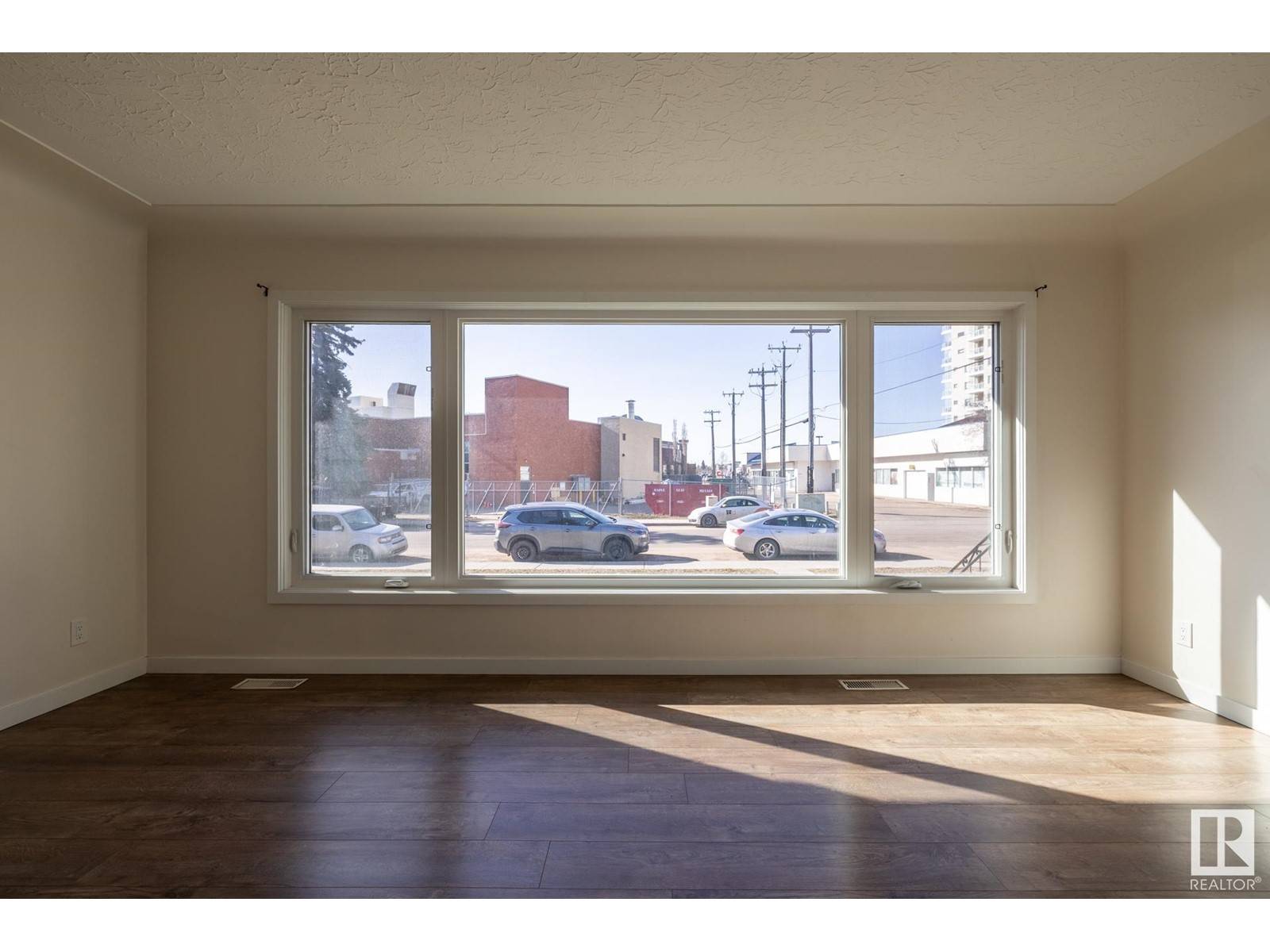 Edmonton, AB T5M3A6,13236 115 AV NW
