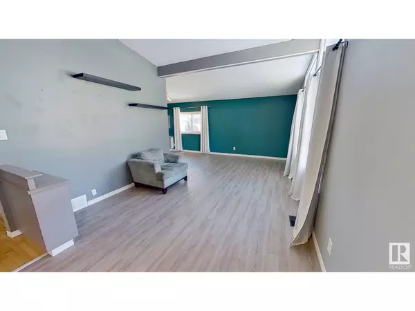 Sherwood Park, AB T8A1W4,12 IVY CR