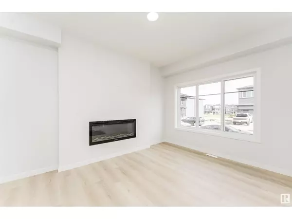 Edmonton, AB T6W5J3,6397 King WD SW