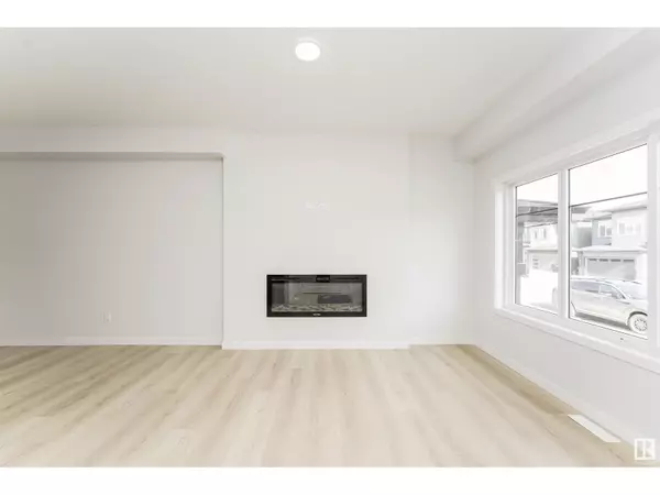 Edmonton, AB T6W5J3,6397 King WD SW