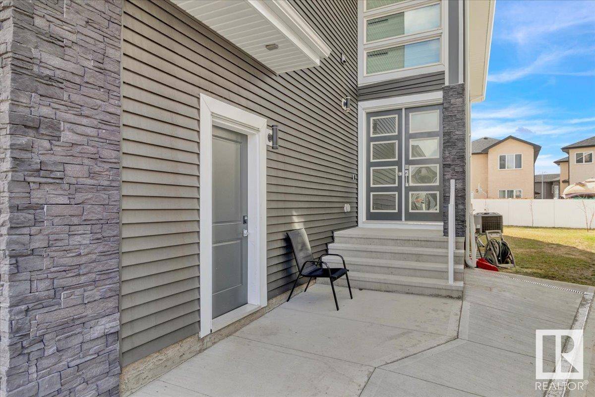 Edmonton, AB T5Y3W3,17212 61 ST NW