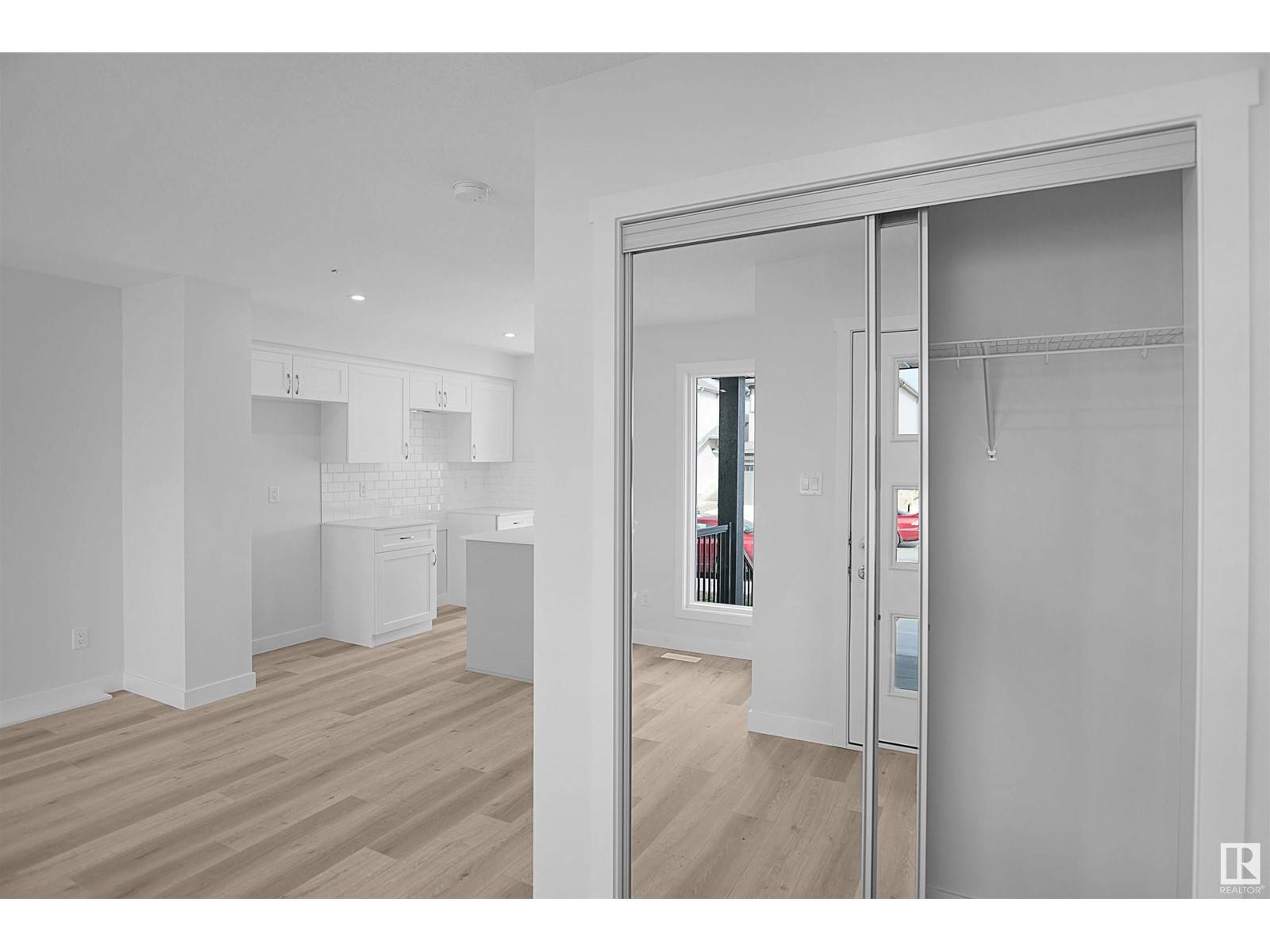 Edmonton, AB T5Y4E8,647 173 AV NE