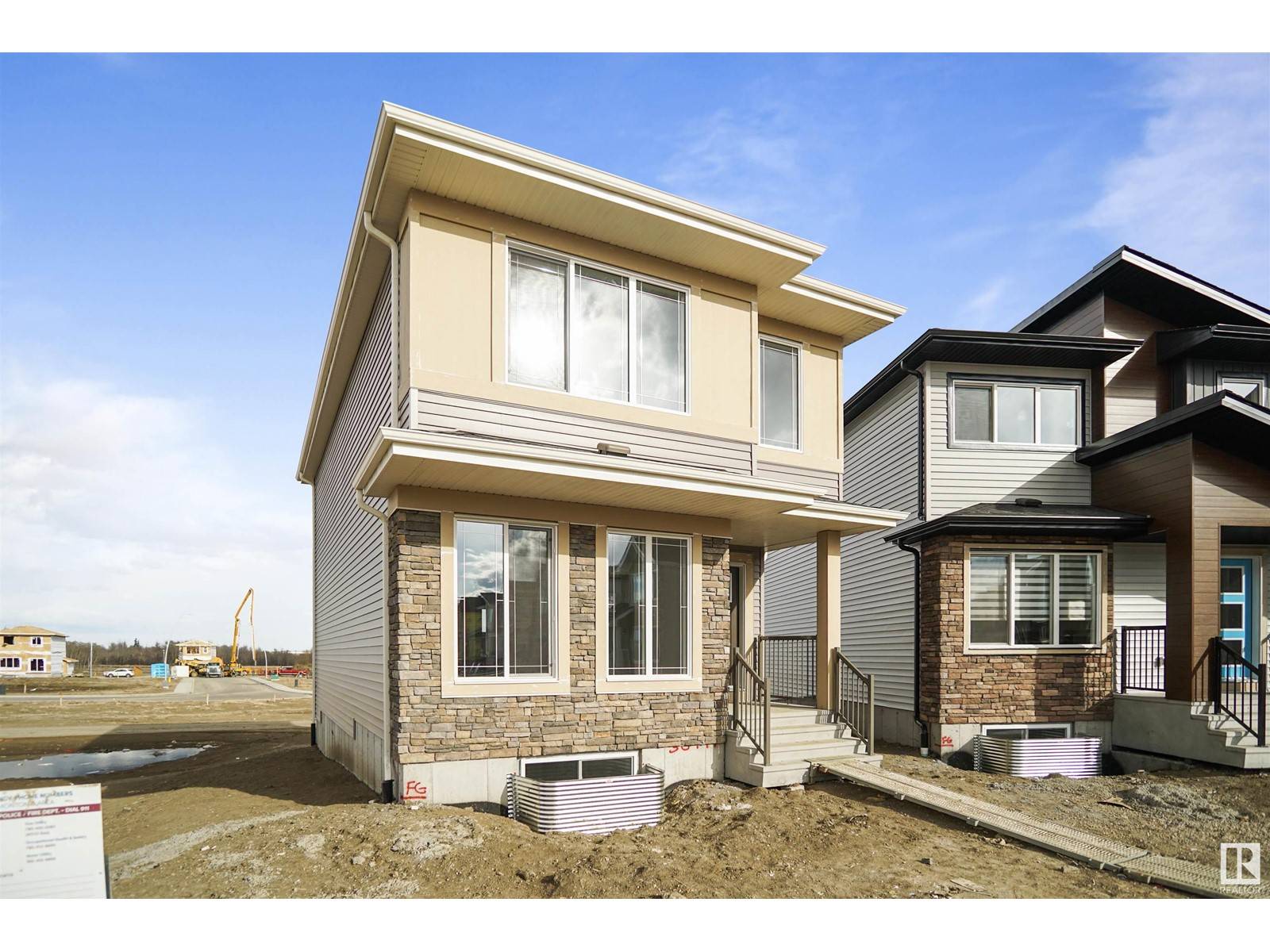 Edmonton, AB T5Y4G1,639 173 AV NE