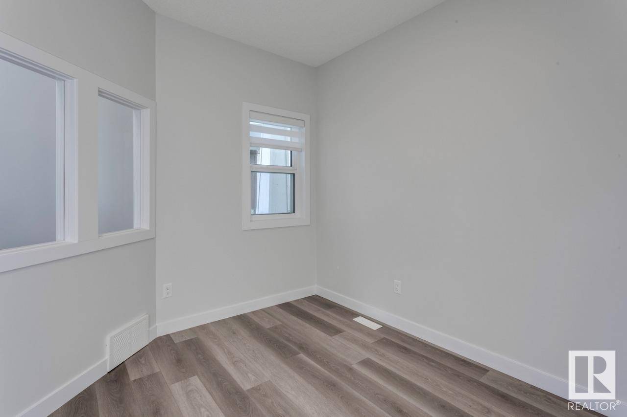 Edmonton, AB T6M2N6,19007 20 AV NW