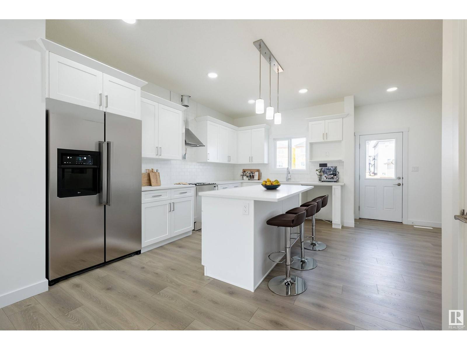 Edmonton, AB T6X3H9,415 27 ST SW