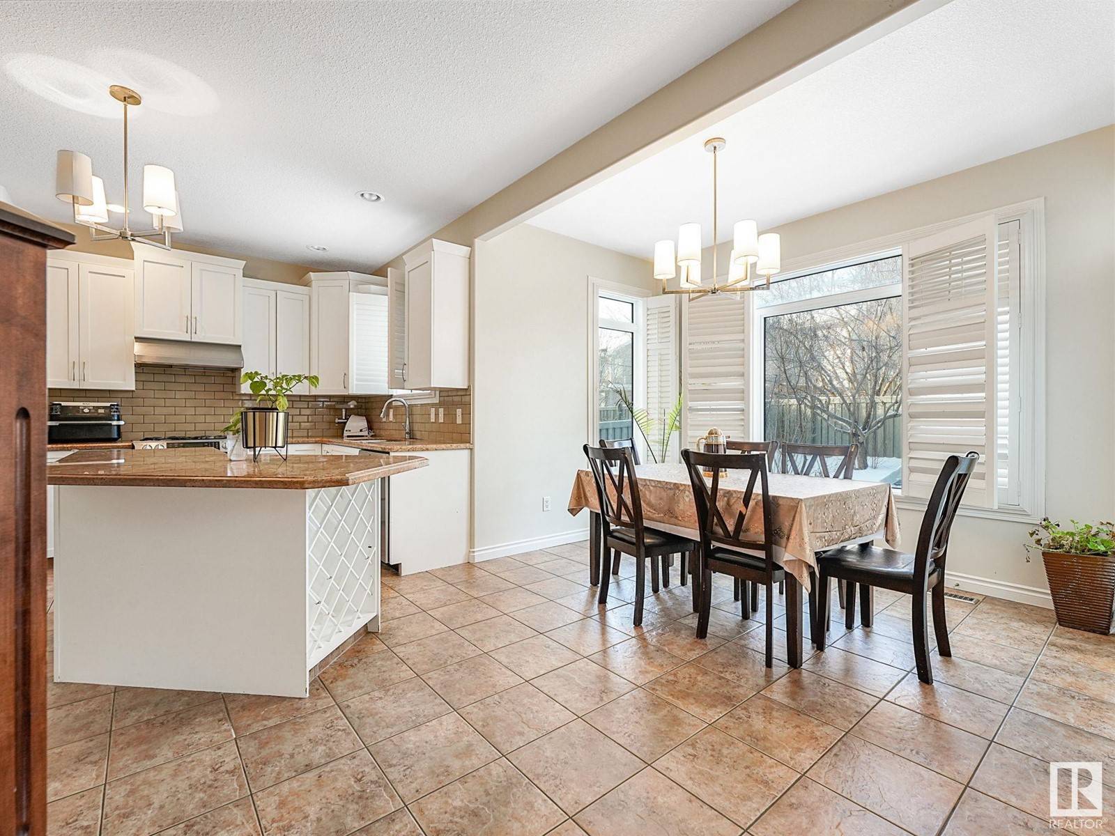 Edmonton, AB T6M3A1,1024 HOPE RD NW
