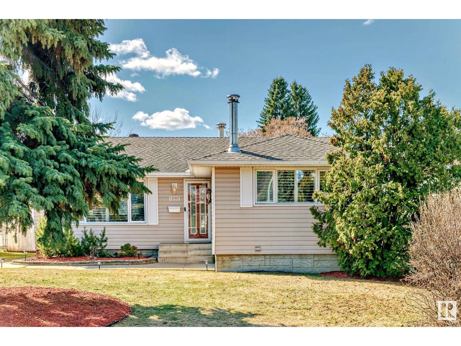 Edmonton, AB T6J0L8,11731 38A AV NW