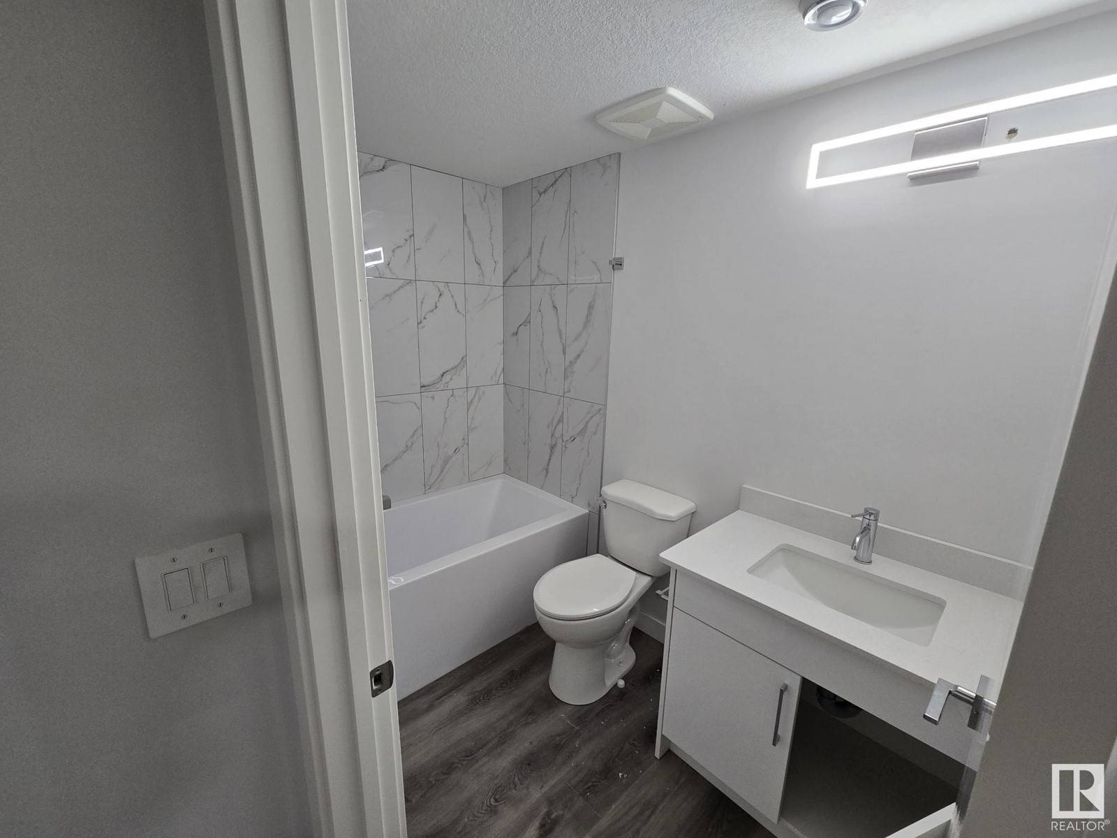 Edmonton, AB T5H3M7,10951 116 ST NW