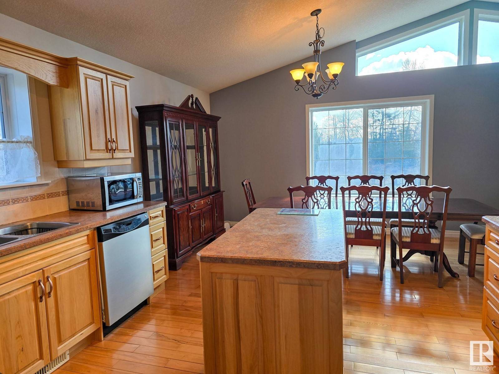 Rural Parkland County, AB T7Z2T7,492 STANLEY CL