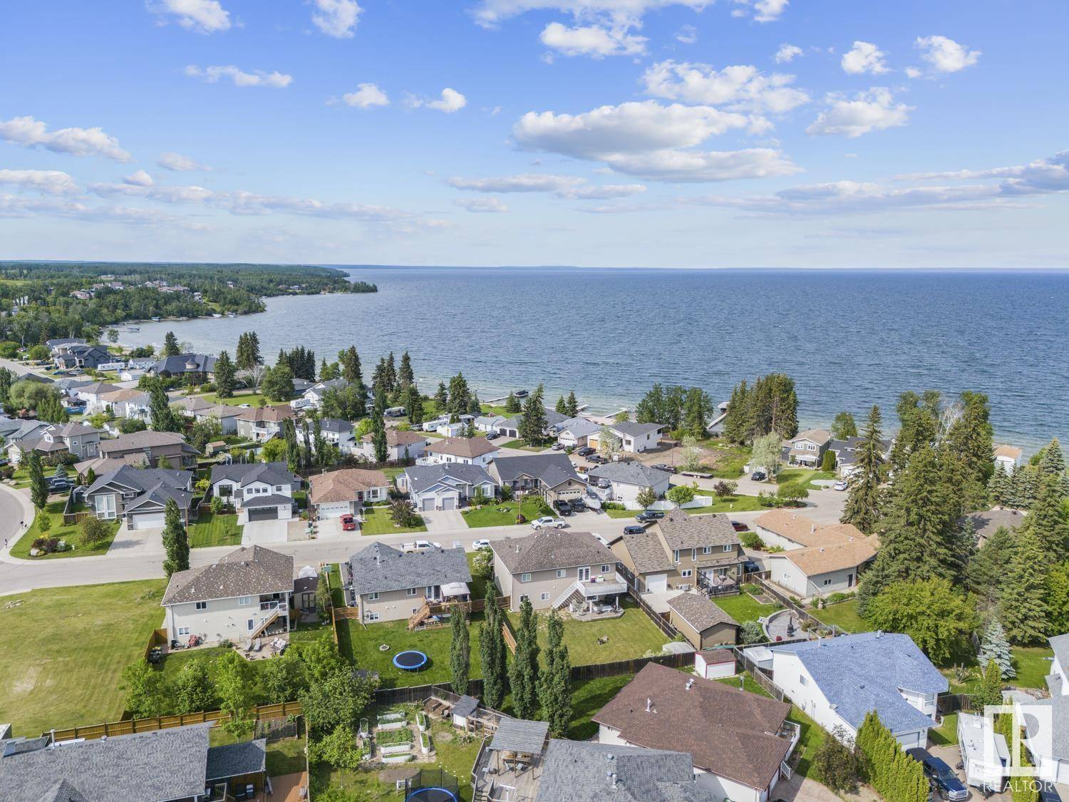 Cold Lake, AB T9M0A1,2507 LAKE AV