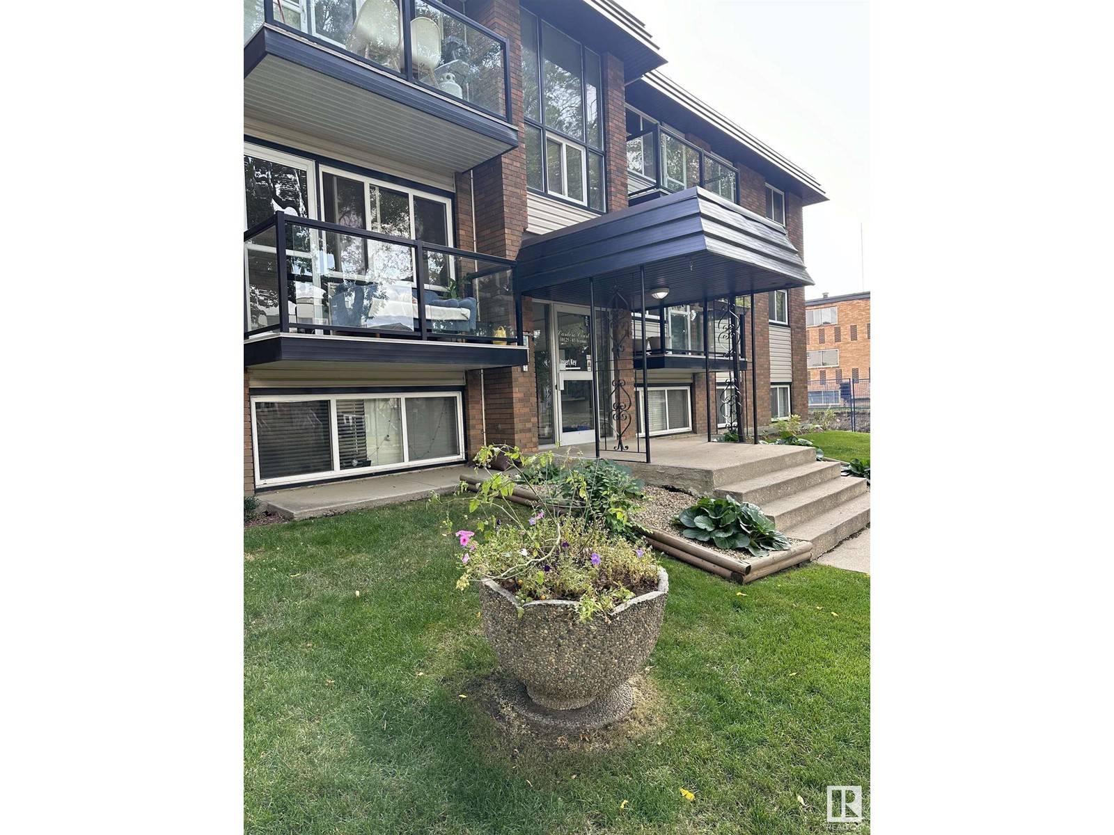 Edmonton, AB T6E2C5,#106 10125 83 AV NW