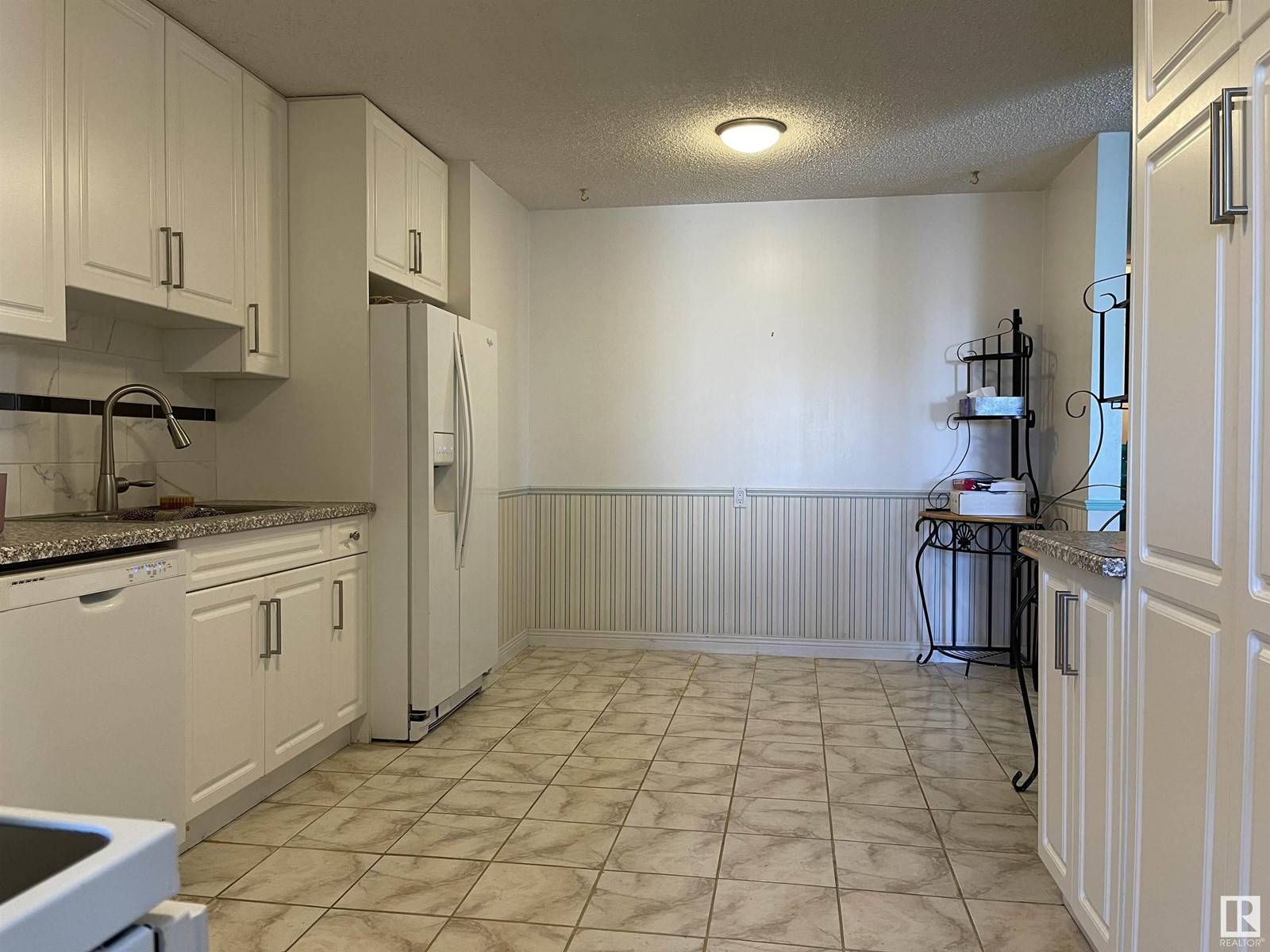 Edmonton, AB T5K2G3,#1401 11710 100 AV NW