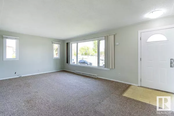 Edmonton, AB T5X0X9,8911 132 AV NW