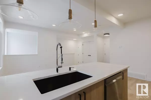 Edmonton, AB T6W5C6,#17 16231 19 AV SW