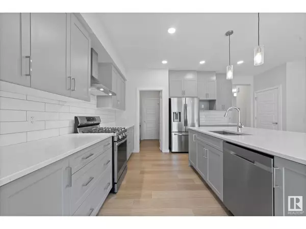 Edmonton, AB T6M1P1,2431 207 ST NW