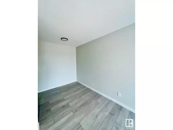 Edmonton, AB T5A1C2,#37B 13230 FORT RD NW