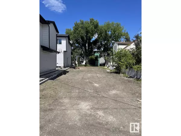 Edmonton, AB T5Y4G6,10815 65 AV NW