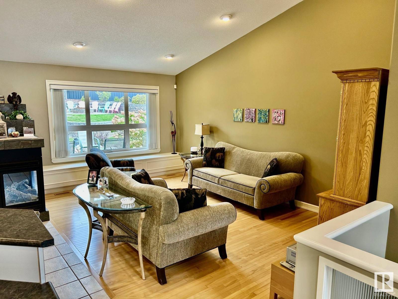 Edmonton, AB T6R3K4,928 THOMPSON PL NW