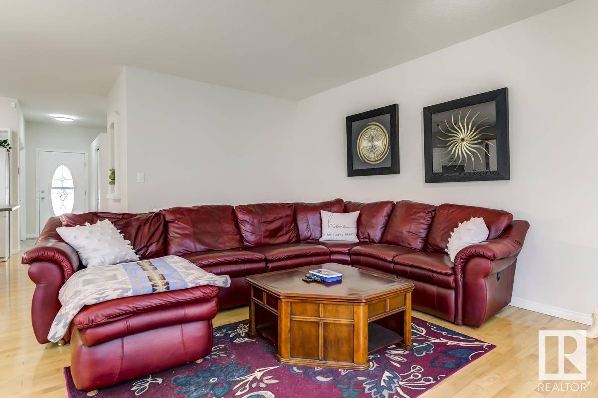 Sherwood Park, AB T8H2E8,64 MEADOWVIEW PT