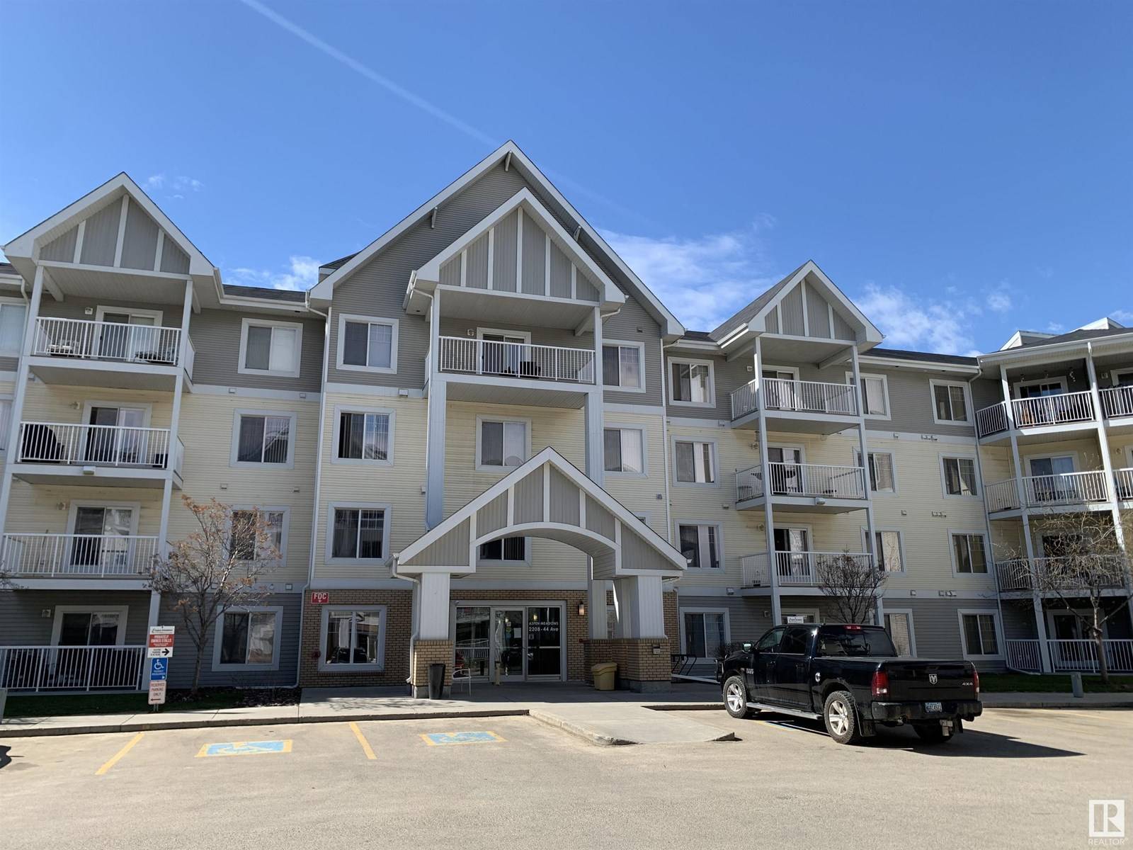 #203 2208 44 AV NW, Edmonton, AB T6T0G6