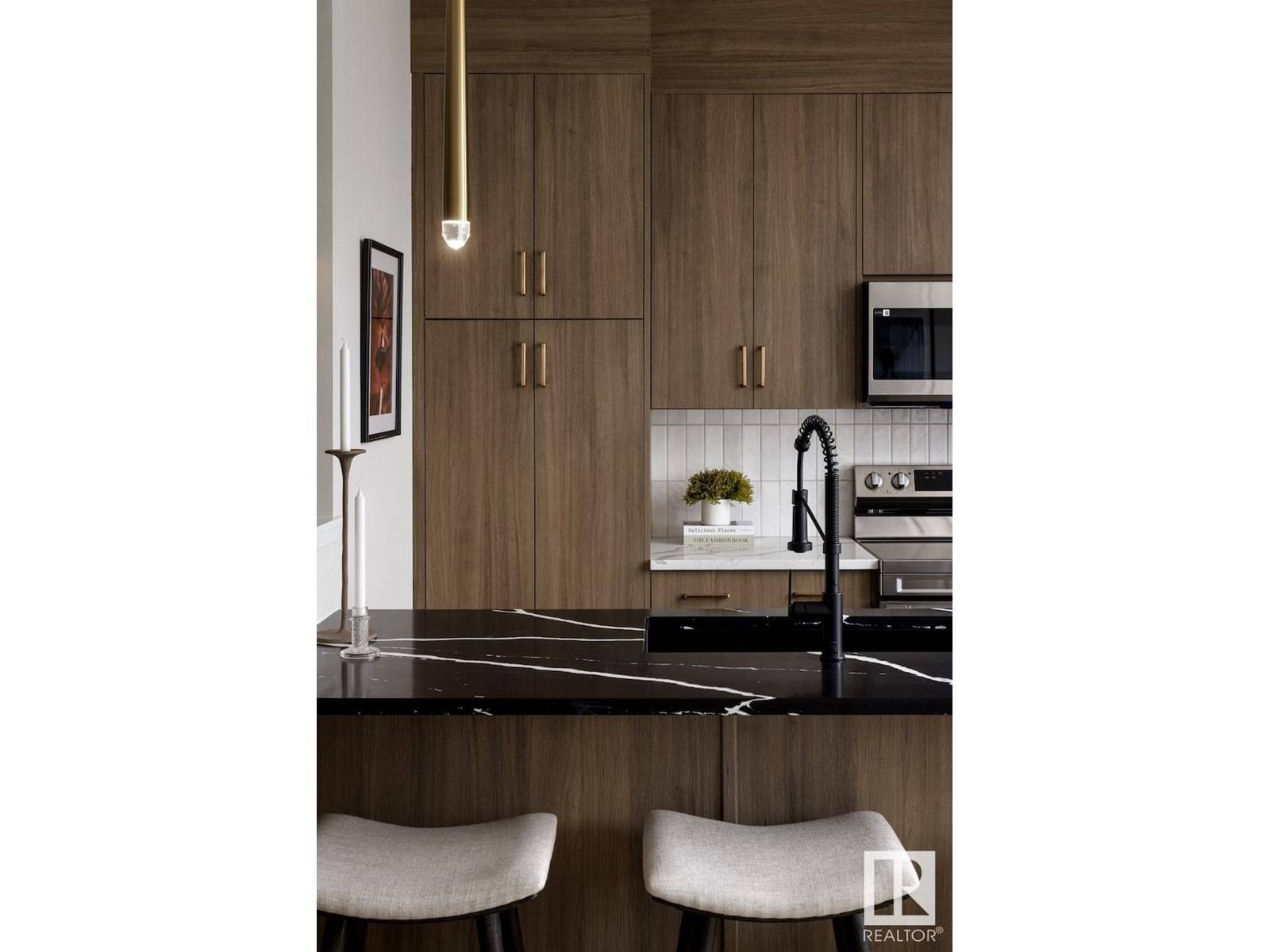 Sherwood Park, AB T0B0B0,629 Cambrian BV