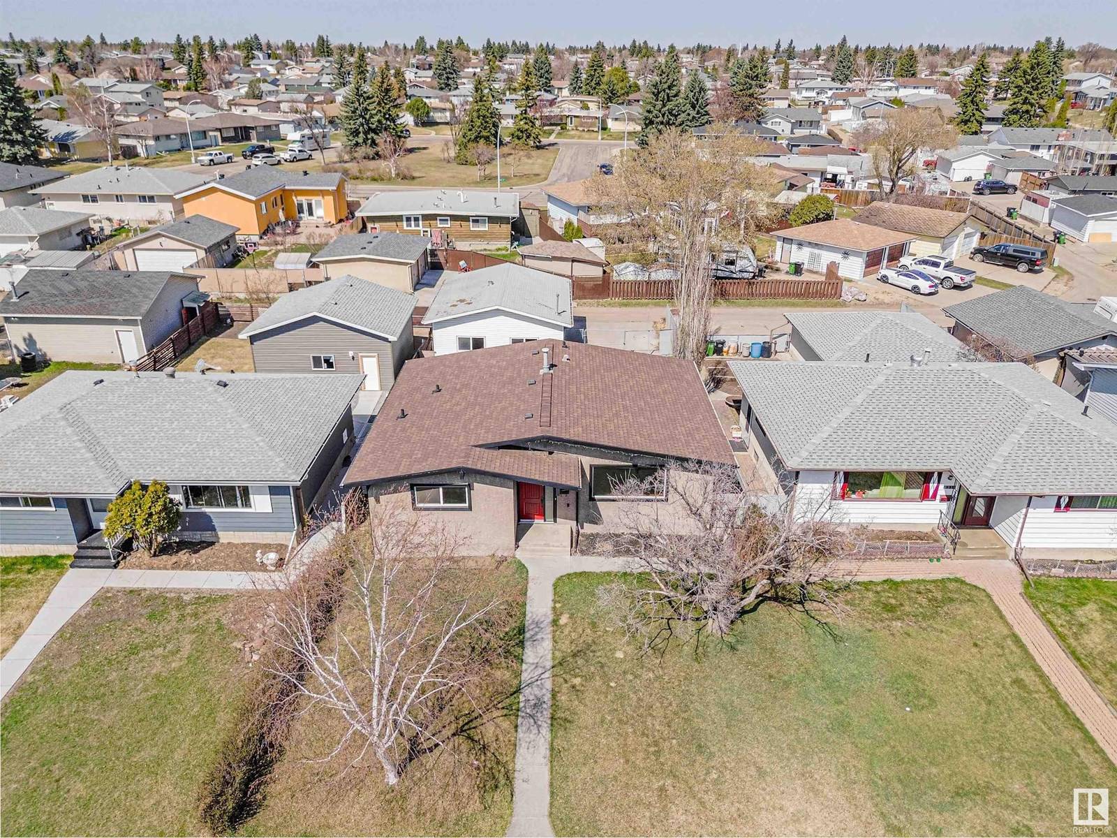 Edmonton, AB T5E2A5,8320 138 AV NW NW
