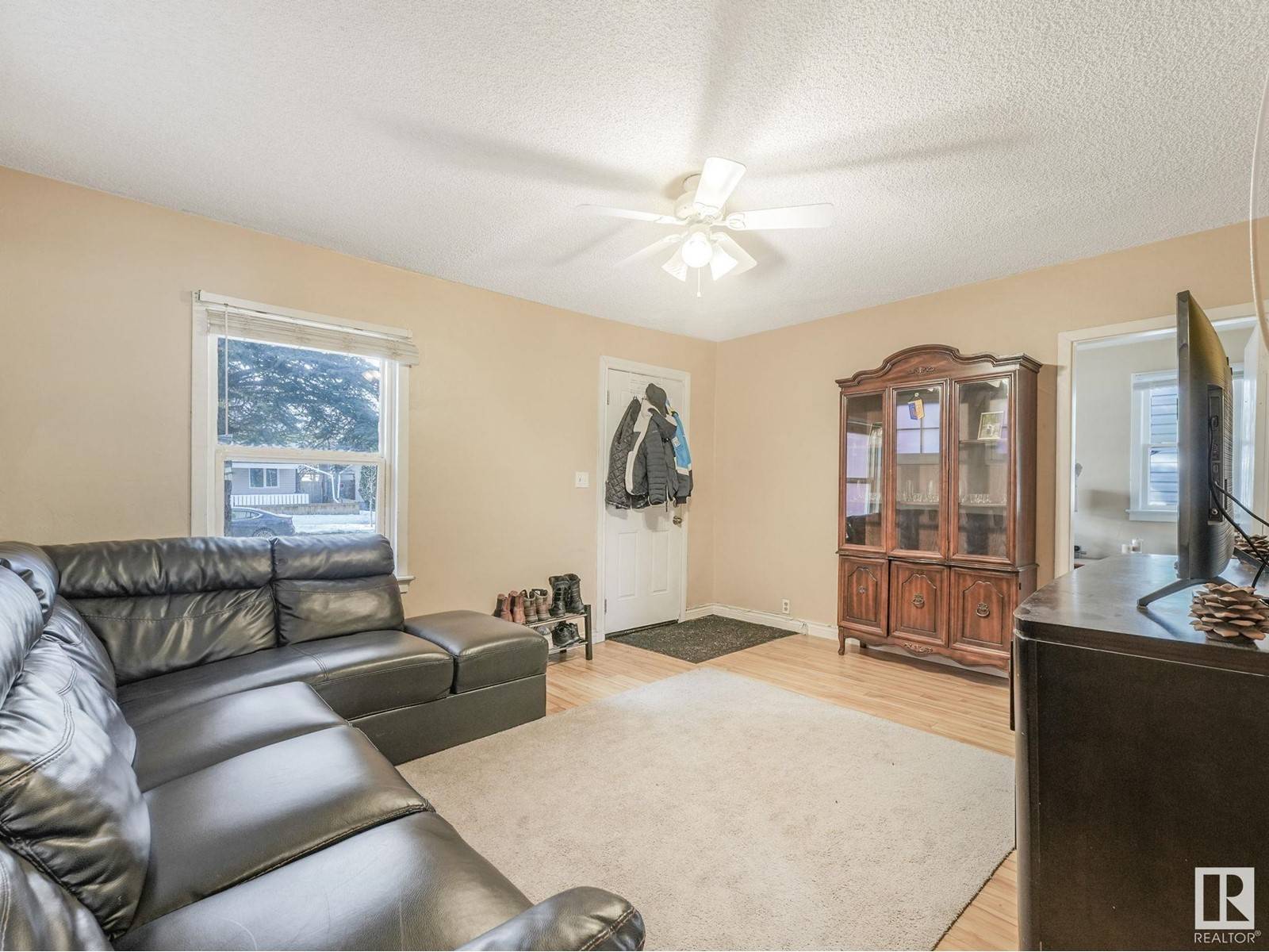 Edmonton, AB T5G1R4,11927 95A ST NW