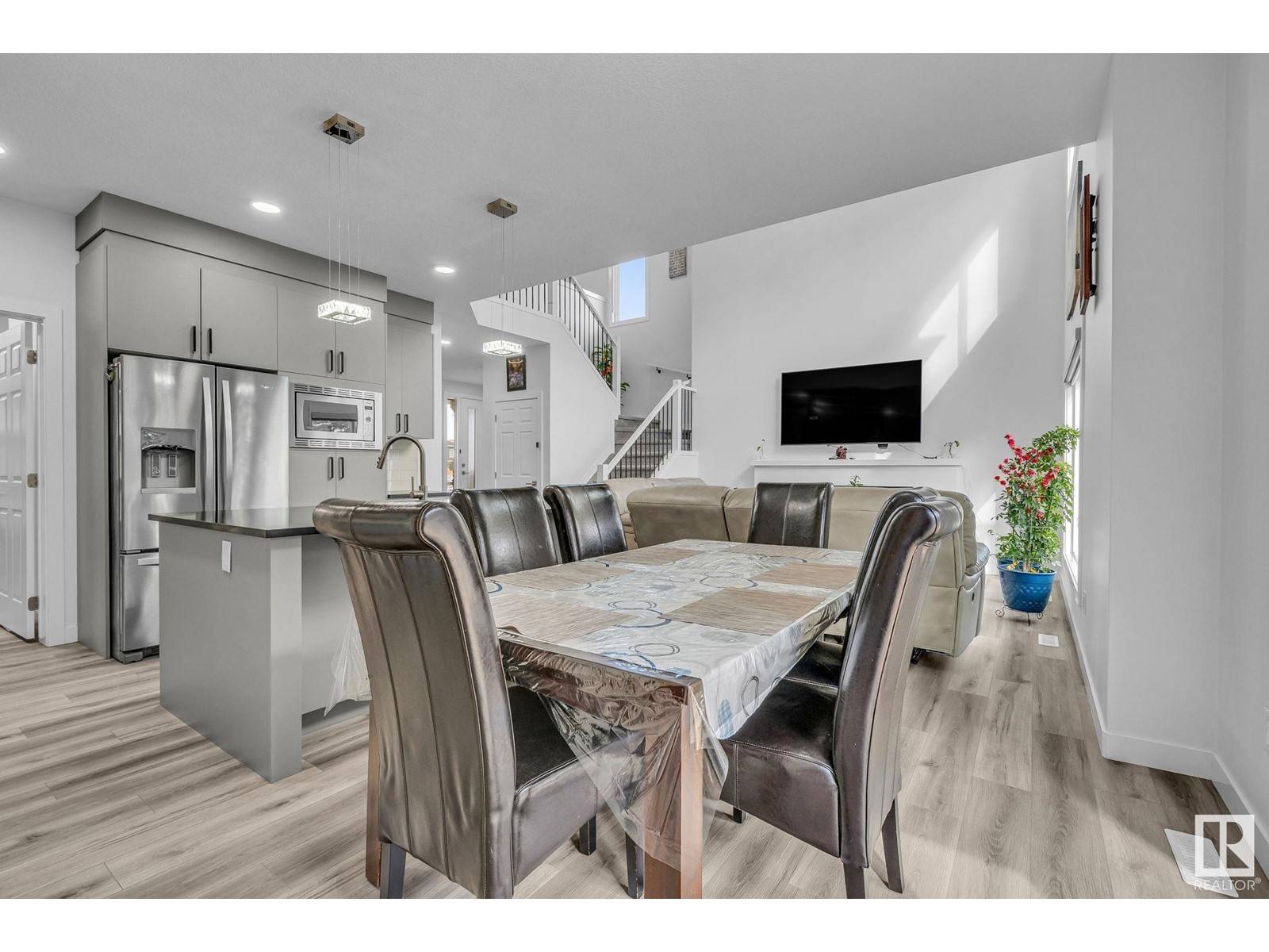 Edmonton, AB T6W4V7,16207 34 AV SW SW