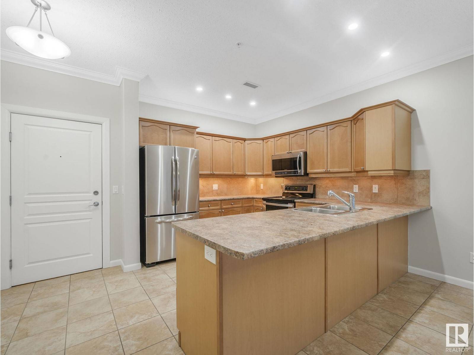 Edmonton, AB T6R3T7,#116 160 MAGRATH RD NW