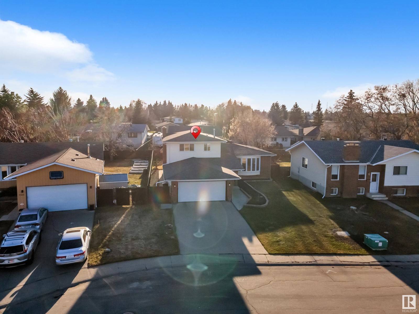 Edmonton, AB T6K3P6,2404 80 ST NW