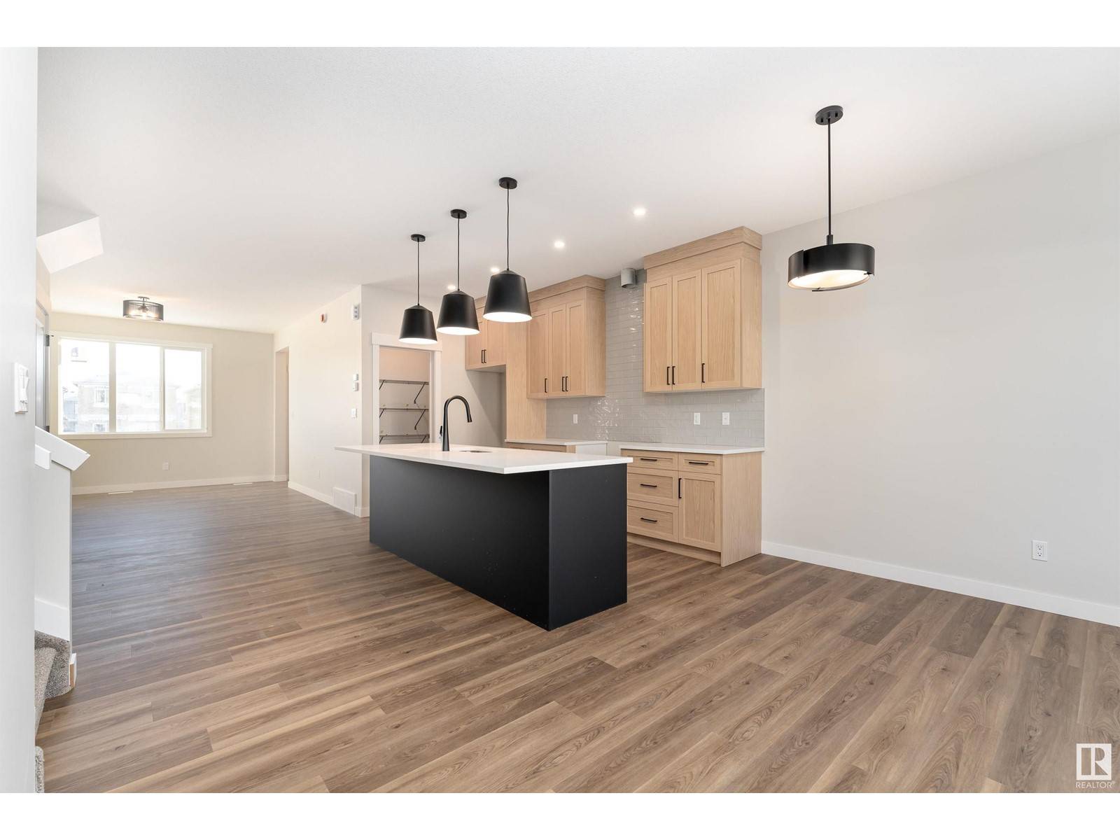 9351 222 ST NW, Edmonton, AB T5T7T1