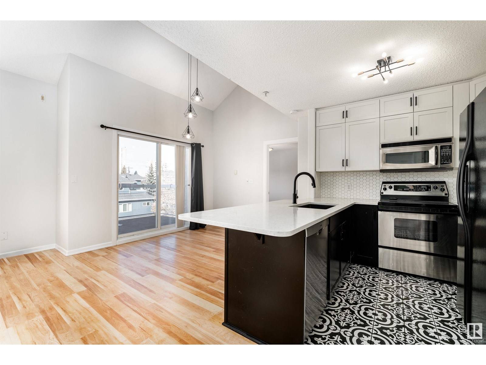 Edmonton, AB T6E4J9,#305 8536 106A ST NW