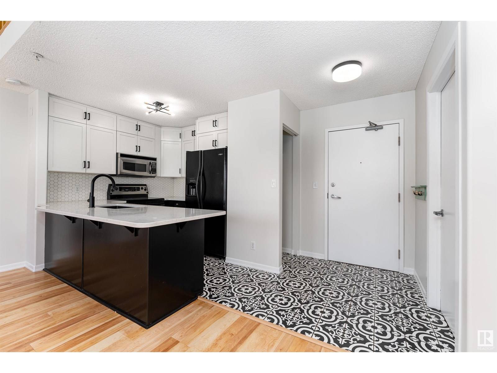 #305 8536 106A ST NW, Edmonton, AB T6E4J9
