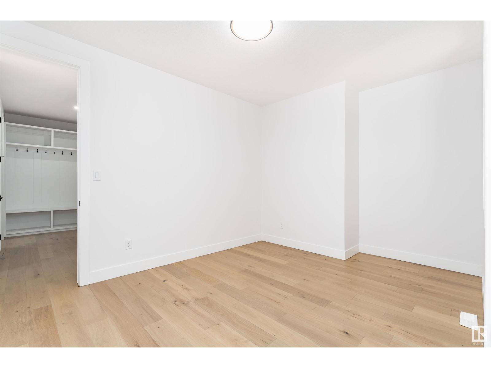 Edmonton, AB T6W5N6,7014 KIVIAQ CR SW