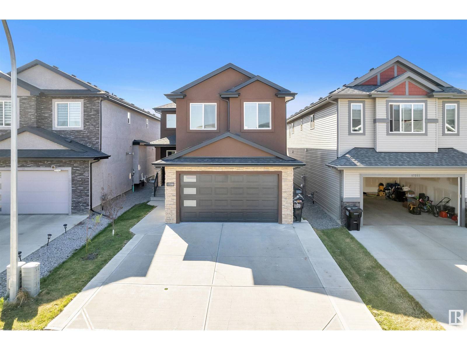 Edmonton, AB T5Y3W3,17208 60 ST NW
