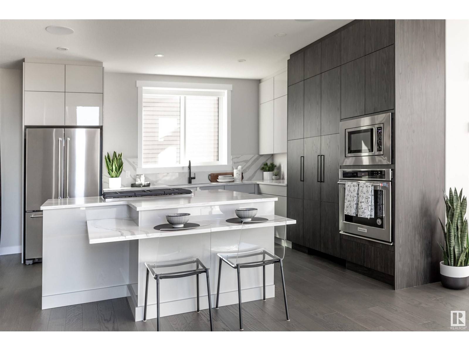 Edmonton, AB T6W4X3,15807 30 AV SW SW